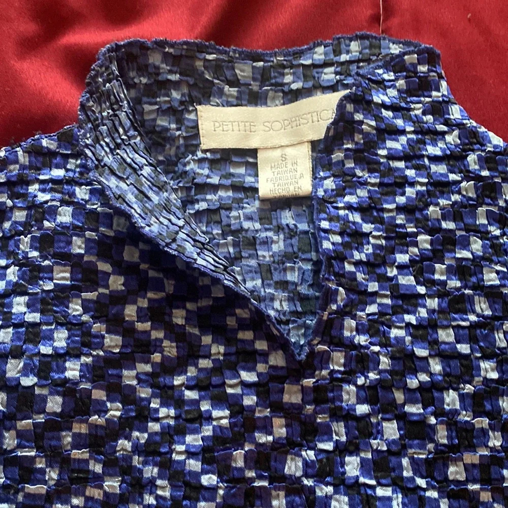 Vibrant different hues of blue sexy neck blouse! - Picture 2 of 5